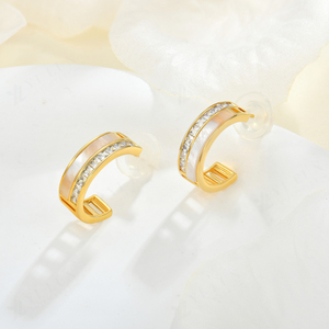 YILUN Boucles d'oreilles Huggie en nacre et CZ plaquées or 18 carats modernes de haute qualité Boucles d'oreilles de luxe en argent sterling 925 pour femmes - Product Image 3