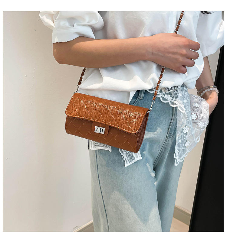 สีน้ำตาล