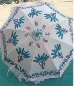 Sombrilla Artesanal India con Diseño de Bloques Hechos a Mano y Cubierta con Estampado Vibrante para Decoración de Bodas, Eventos al Aire Libre y Celebraciones Culturales - Product Image 1