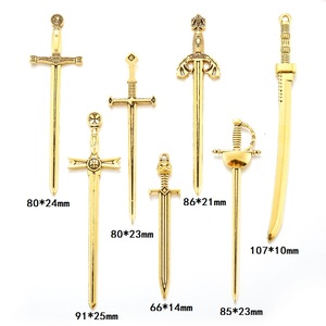 Set di 7 <span class=keywords><strong>Ciondoli</strong></span> in Lega Metallica <span class=keywords><strong>Argento</strong></span> Antico a Forma di Arma da Gioco Spada Lunga per Segnalibri e Creazione di Gioielli 60mm - Product Image 6