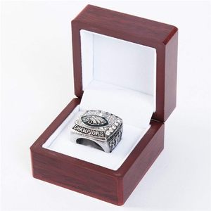 Exhibición <span class=keywords><strong>de</strong></span> <span class=keywords><strong>madera</strong></span> <span class=keywords><strong>de</strong></span> Un solo anillo <span class=keywords><strong>de</strong></span> <span class=keywords><strong>madera</strong></span> para anillos <span class=keywords><strong>de</strong></span> boda Grabado <span class=keywords><strong>Mr</strong></span>. & <span class=keywords><strong>Mrs</strong></span>. Lettering Ring Bearer Box para Display Personal - Product Image 4