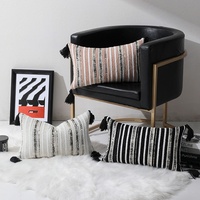 Housses de coussin en chenille jacquard rayées géométriques, soigneusement sélectionnées, modernes, minimalistes et personnalisables