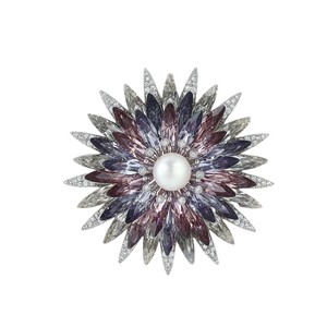 Broche en alliage plaqué or en forme de tournesol avec strass colorés, design percé, bijoux de luxe pour femmes, fiançailles, mariage - Product Image 1