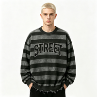 T-shirt col rond noir et gris à rayures, imprimé lettres Kornit DTG STREET, délavage minéral, ourlet brut effiloché, coupe ample, style streetwear