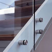 Moules durables Rampe d'escalier de balcon Escaliers de villa Belle main courante Clip noir Marches flottantes en bois droites Rampes en verre