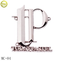 Accessoires vestimentaires personnalisés Étiquettes ovales avec logo et plaques à coudre en lettres creuses Étiquette d'accessoire de maillot de bain en alliage de zinc pour manteaux