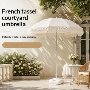 Parasol à poteau central de style INS avec pompons – Coupe-vent et respirant pour piscine et plage – Publicité commerciale - Product Image 1