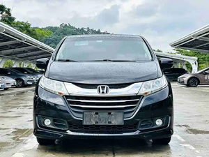 Honda Odyssey 2.4L Comfort Trim 7 Posti MPV Usata 2015 Facelift, Basso Chilometraggio, Guida a Sinistra per Africa e Medio Oriente - Product Image 5