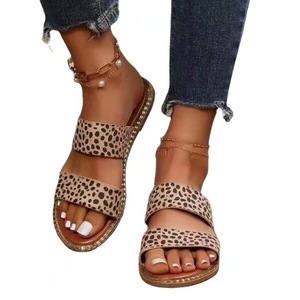 Pantoufles léopard pour femmes adultes, grande taille, légères, plates, à enfiler, chaussures décontractées très tendance, semelle en caoutchouc antidérapante - Product Image 1