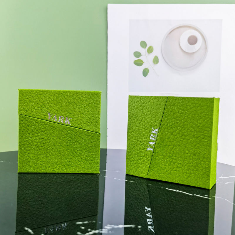 สีเขียว