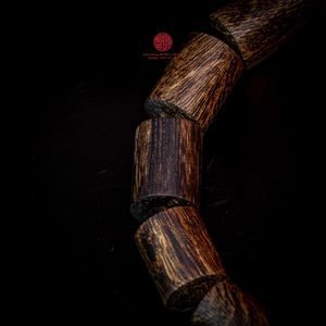 กำไลข้อมือไม้กฤษณาลูทองสุดหรูสำหรับผู้ชาย ขนาด 10x12 มม. ลูกปัดไม้ธรรมชาติ งานแฮนด์เมด เครื่องประดับโดดเด่น - Product Image 3