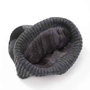 <span class=keywords><strong>Ensemble</strong></span> <span class=keywords><strong>bonnet</strong></span> et écharpe unisexe <span class=keywords><strong>pour</strong></span> hommes d'hiver à doublure polaire à la mode à prix abordables vente en gros - Product Image 4