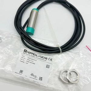 Capteur inductif Pepperl+Fuchs NBN8-18GM50-E2 IP68, boîtier en laiton, sortie PNP, 5-36V, connexion par câble non encastrée - Product Image 3