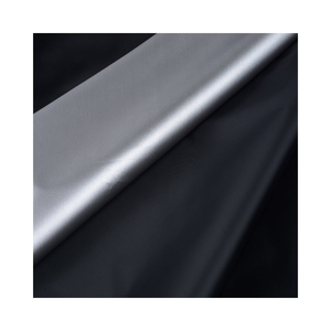 Taffetas de polyester enduit PU argenté imperméable 190T 210T tissu de couverture de <span class=keywords><strong>voiture</strong></span> <span class=keywords><strong>pour</strong></span> auvent - Product Image 1