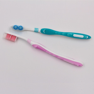 แปรงสีฟันขนนุ่มสีตามสั่ง รุ่น MC109 แปรงสีฟันแบบใช้มือสำหรับผู้ใหญ่ ด้ามจับกันลื่น คุณภาพสูง ทำความสะอาดได้ดี สำหรับใช้ในชีวิตประจำวัน - Product Image 3