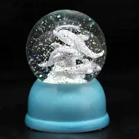 2020 Neuheiten Indoor Dekorative Künstliche Weihnachten Delphin Figur Weihnachten Led Schneekugel Tisch dekoration