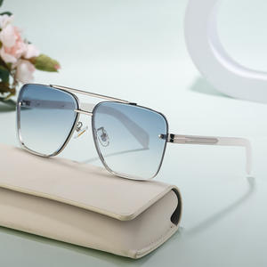 Nuevas gafas de sol cuadradas de estilo europeo americano para hombre, con doble puente dorado, protección UV400, lentes de PC, montura negra - Product Image 5