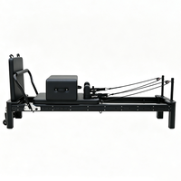 Cama de Pilates Reformer con Riel Exterior de Aluminio Negro y Caja Auxiliar para Ejercicios de Core, Corrección de Postura y Práctica de Fitness