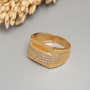 Bague pour homme en alliage tendance, plaquée or 18 carats, entièrement sertie de diamants, design géométrique, bijou cadeau - Product Image 2