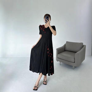 Miyake 2025 ODM colore puro per le donne nuovo stile francese elegante delicato Versatile Look dimagrante sciolto che riduce la lunghezza del pavimento - Product Image 4