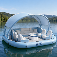 Plateforme de cabane gonflable pour resort avec bancs rembourrés, toit pare-soleil et large terrasse pour les fêtes à la piscine et à la plage