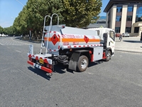 Nouveau camion-citerne mobile Sinotruk HOWO 4x2 de 2,7 m³ (2 m³) avec moteur diesel pour le ravitaillement agricole – Mini-citerne mobile de carburant