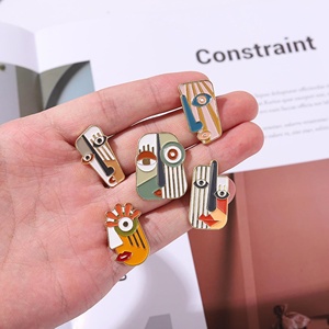 Más Vendidos: Pines de Solapa Esmaltados con Diseño de Máscara Artística Creativa, Accesorios de Vestir, Insignias Brillantes Personalizadas de Moda para Cualquier Ocasión Especial - Product Image 3
