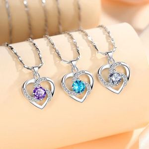 Collier Pendentif Cœur Classique en Alliage de Zinc Plaqué Or Antique, Cadeau Romantique pour Femme, Vente en Gros, Anniversaire - Product Image 1