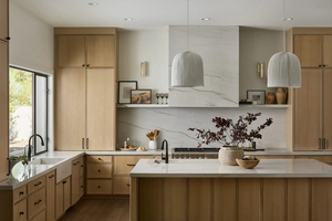 Cocina Minimalista de Roble Natural de Vermont, Madera de Dos Tonos, Manijas Blancas de Acero Inoxidable, Resistente a la Humedad, para Villas Residenciales de Alta Gama - Product Image 5