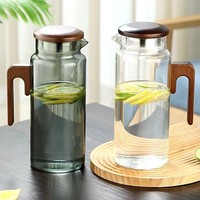 Carafe à jus en verre borosilicate gris fumé, résistante à la chaleur, faite à la main, de luxe moderne, 1,8 L, avec bec verseur et couvercle, pour jus de fruits, eau, milkshake