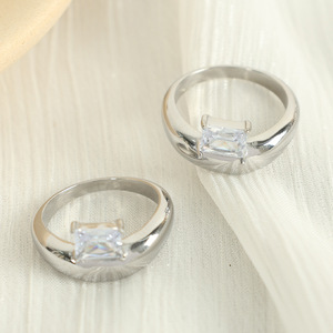 แหวนมินิมอลสไตล์ยุโรปอเมริกัน ประดับเพชรซิคอนทรงกรงเล็บ ชุบทอง 18k เครื่องประดับหมั้นสำหรับทุกเพศ รูปทรงเรขาคณิต - Product Image 3