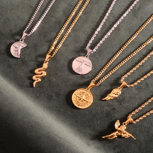 Collar con Colgante de Cruz, Brújula, Ala y Serpiente Chapado en Oro PVD Resistente a la Decoloración para Hombre, Joyería de Acero Inoxidable, Cadena Cubana - Product Image 3