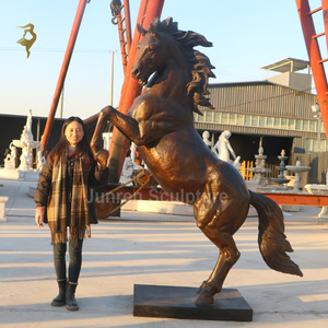 Sculpture de cheval en bronze antique modèle en métal grandeur nature avec ange peint et logo thème anime et bande dessinée - Product Image 4