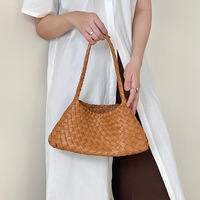 Sac cabas tissé en cuir de vachette tanné végétal fait main, petit format automne 2026, nouveau modèle de niche en cuir véritable, sac à bandoulière pour femme