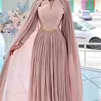 Nouvelle Robe Longue Plissée Évasée à Col en V et Taille Cintrée Ornementée de Feuille d'Or Printemps 2026 pour Femme – Élégante pour Soirées et Fêtes – Vente en Gros