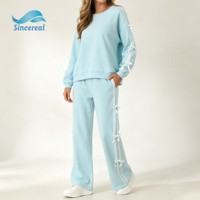 Ensemble de survêtement deux pièces personnalisé pour femme avec nœud papillon, sweat-shirt oversize à col rond, pantalon large à rayures latérales, tenue décontractée streetwear