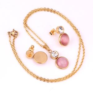 Ensemble de bijoux élégants pour femmes en gros, hypoallergénique, en acier inoxydable, avec pendentif en opale rose - Product Image 6