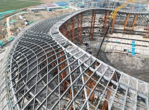 Maison à structure en acier moderne avec portes coulissantes intégrées, systèmes de volets roulants, conception d'atelier de traitement électronique textile - Product Image 4