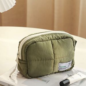 Sac de toilette de voyage élégant et imperméable avec fermeture éclair en velours, grande capacité pour ranger les articles de toilette - Product Image 5