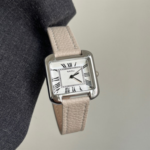Montre pour femmes élégante avec cadran rectangulaire, montre de luxe pour femmes d'affaires avec chiffres romains et bracelet en cuir - Product Image 2