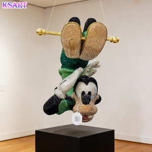 Sculptures de Goofy luxueuses entièrement recouvertes de strass et de diamants, statues suspendues en résine, artisanat d'art - Product Image 4