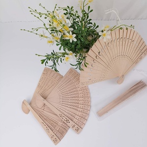 Ventilateur pliant de mariage exquis 20.5cm Fan Party Favors Moon Star Ventilateurs en bois naturel - Product Image 2