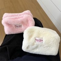 Pochette de maquillage en peluche personnalisée, mignonne, chiot et ours, pochette de voyage moelleuse, pochette de toilette portable pour soins de la peau