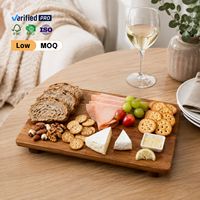 Planche à charcuterie de luxe en bois d'acacia avec pieds, plateau de service rectangulaire en bois pour fromage, viande, fruits, vin, fête