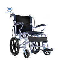 Équipement de thérapie médicale Petit fauteuil roulant portable pliable classique à roues solides pour les personnes âgées