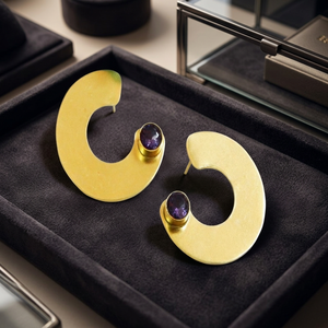 Pendientes artesanales de latón chapado en oro de 18k con amatista y cuarzo, minimalistas, tipo gota/aro/pendiente colgante, certificados, para bodas y moda. - Product Image 3