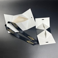Mode classique élégant blanc personnalisé Triangle petite boîte de carton rigide pour bijoux et bracelets cadeaux bracelets anneau collier