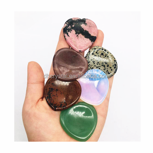 Vente en gros <span class=keywords><strong>de</strong></span> pierres <span class=keywords><strong>de</strong></span> massage pour le pouce en cristal naturel <span class=keywords><strong>de</strong></span> 40 mm, pierres précieuses sculptées, style amour, toucher réel, cœur aimant, style Reiki - Product Image 1