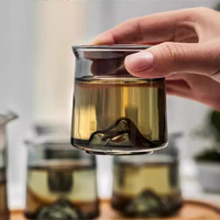 Verre à boire japonais Mountain View, verre en borosilicate gris fumé avec base en forme de montagne 3D pour thé et whisky