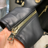Veste de motard en peau de mouton véritable noire cloutée, rivets dorés, streetwear, veste de moto courte, veste de moto en peau de mouton véritable pour femme